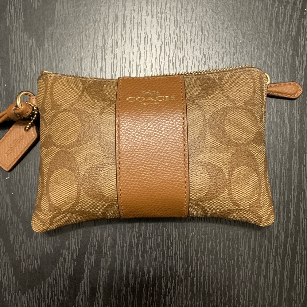 COACH WRISTLET *CLASSIC SIGNATURE*